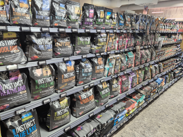 Auswahl an Hundefutter